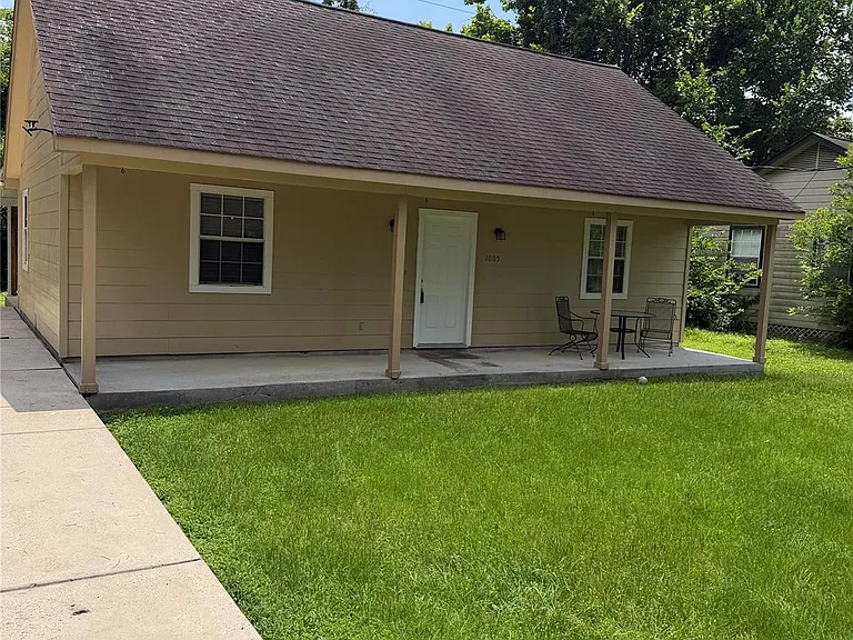 1005 E Main St — Photo 3