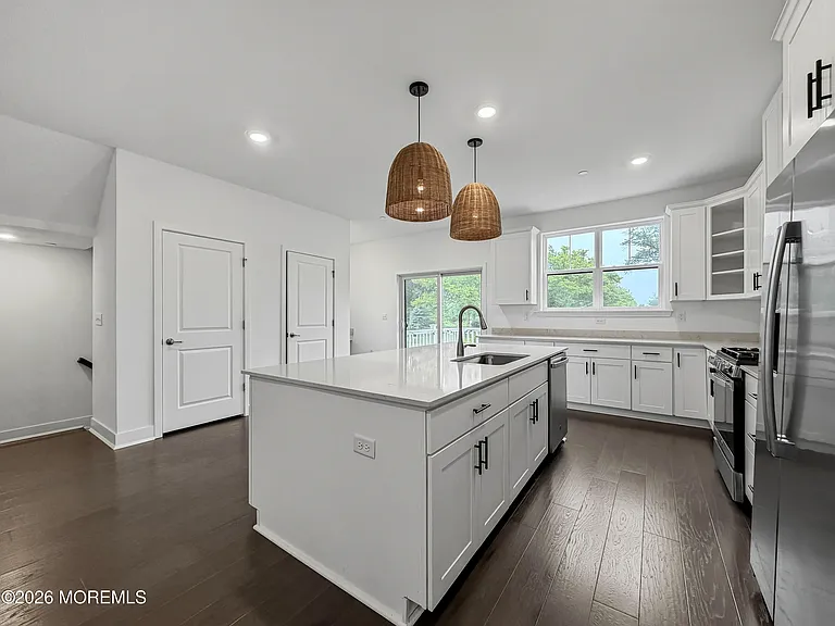 89 Bataan Ave — Photo 11