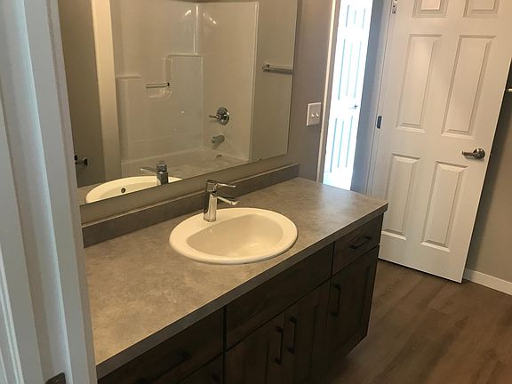 4th image of 811 Cathy Dr