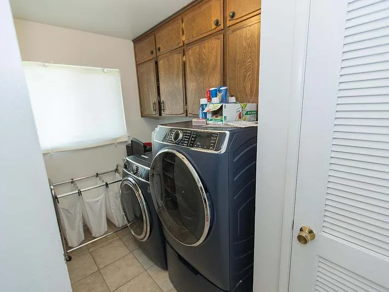 1022 E Menlo Ave — Photo 2