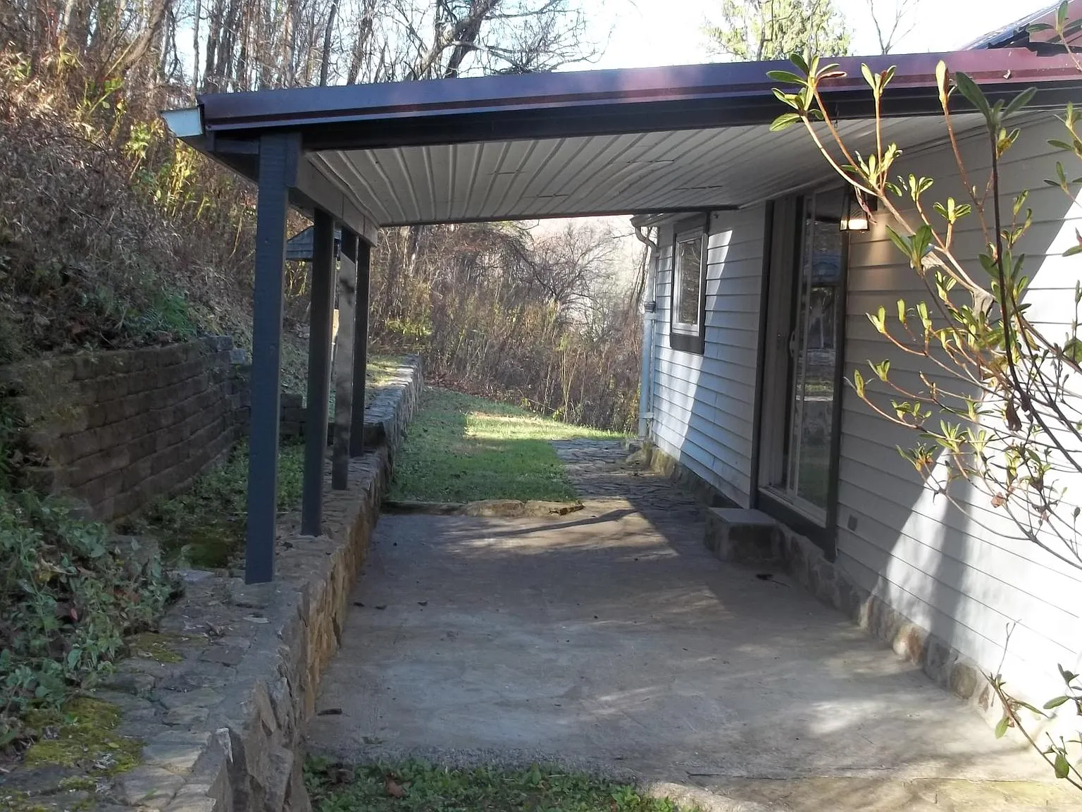 3 bed, 1250 sqft, $625 — Photo 2