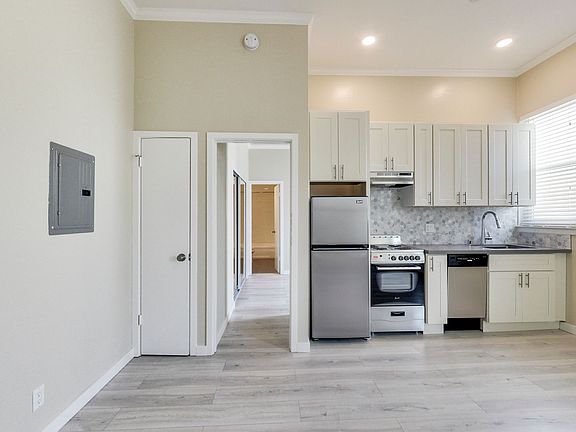 5th image of 2224 Union St #212