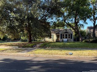 352 Cloverleaf Ave, Alamo Heights, TX 78209