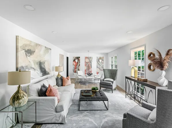 2225 Lynnchester Cir, Birmingham, AL 35216