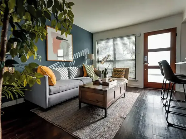 3321 Crestview Dr APT 202, Dallas, TX 75235