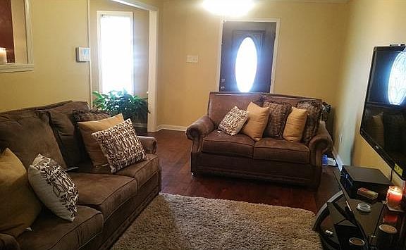 5th image of 732 Plymouth Dr