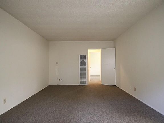 2nd image of 709 Locust St APT 1