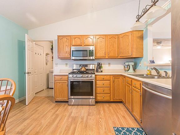 5th image of 1001 N Tulip Way