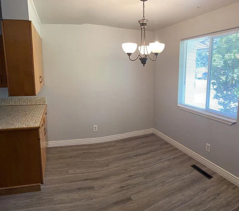 3 bed, 1040 sqft, $2,150 — Photo 2