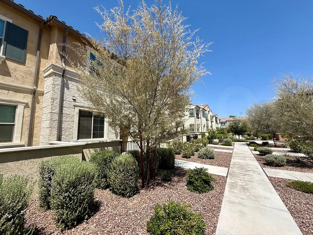 2 bed, 2.0 bath, $1,800 — Photo 1