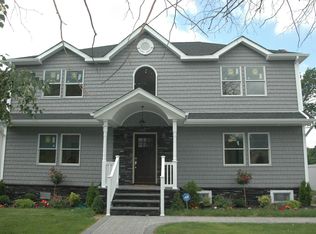 2466 Central Pkwy, Merrick, NY 11566