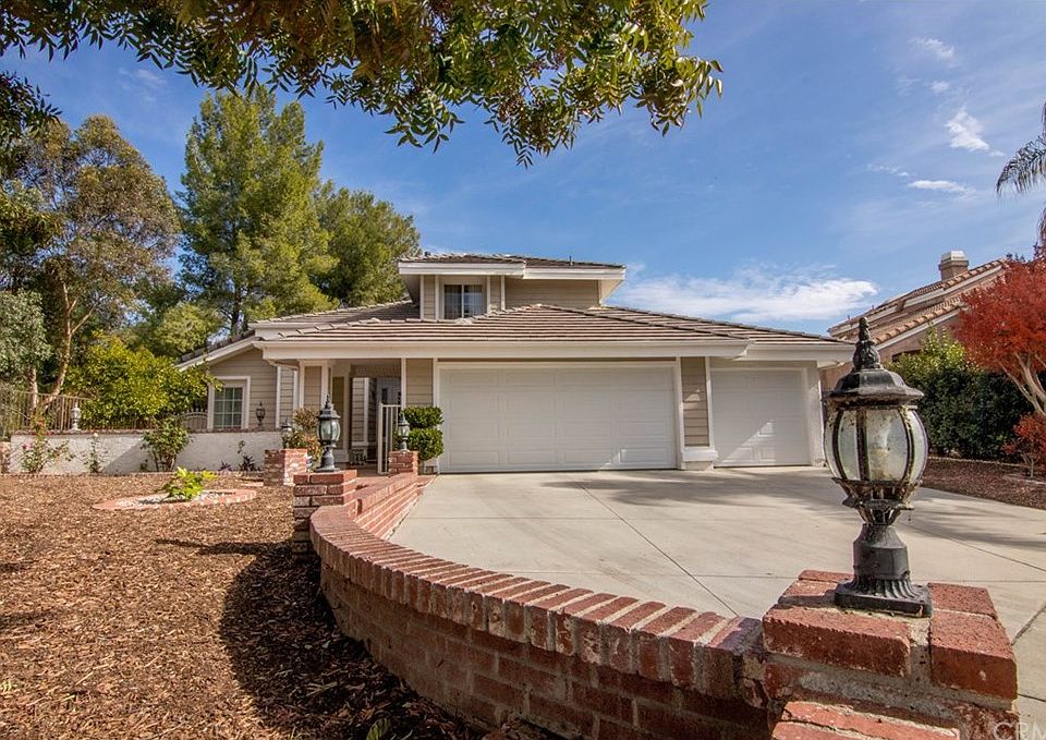 2nd image of 1411 Vanessa Ln