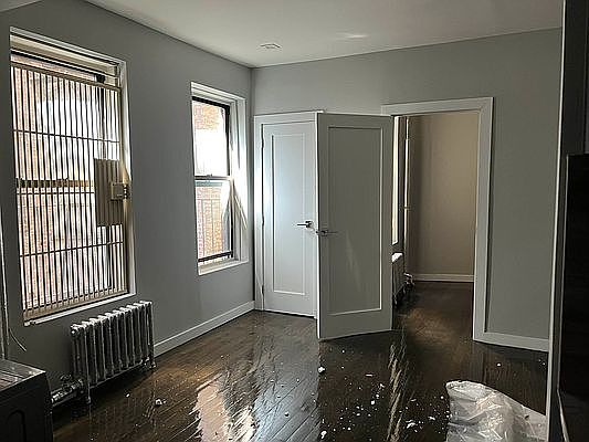 4th image of 318 E 106th St APT 6