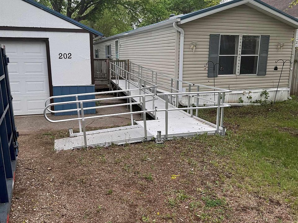 1st image of 202 Park Blvd
