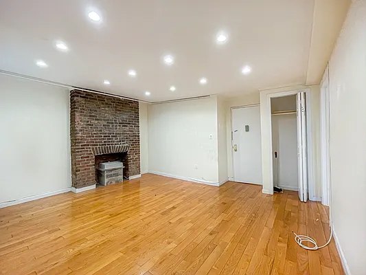 Rented by City Connections Realty | media 10