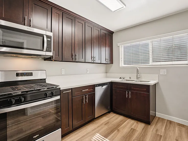 Ladera Townhouse — Photo 7