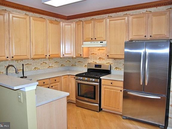 4th image of 256 Market St E #B