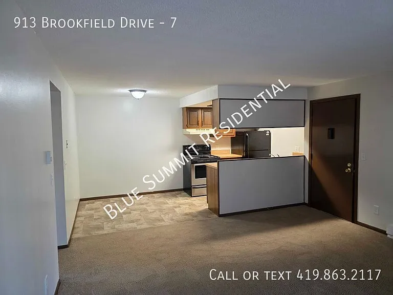 913 Brookfield Dr #7 — Photo 2