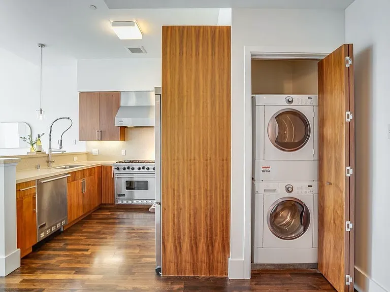 818 Van Ness Ave #804 — Photo 7