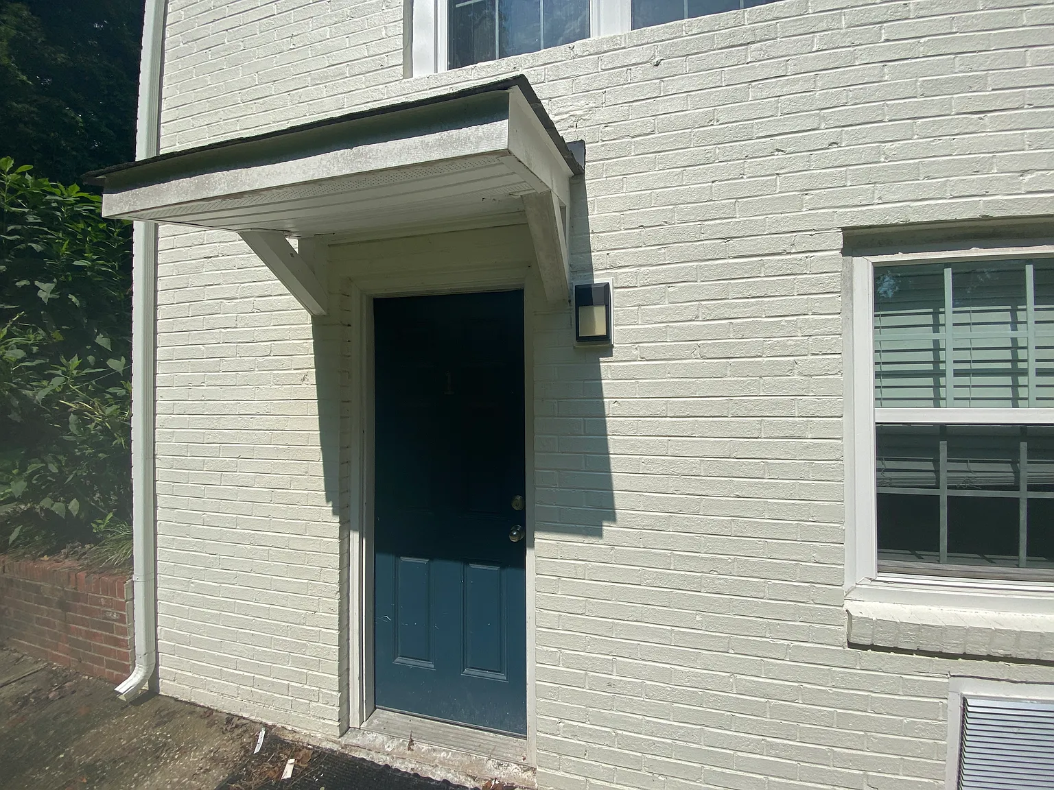 578 Harrop Ln — Photo 2