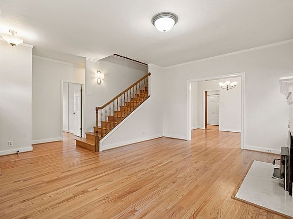 2nd image of 1218 Oak St