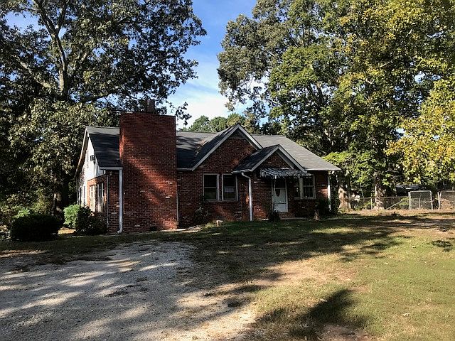 2nd image of 106 Longview Rd