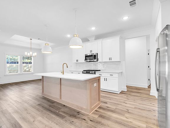 5th image of 427 Ed St