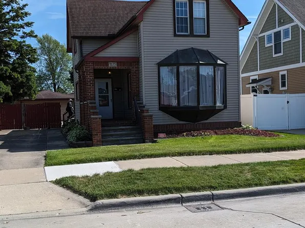 1135 Oak St, Wyandotte, MI 48192