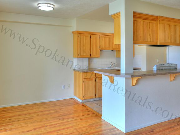 5th image of 24 E Rockwood Blvd APT 2