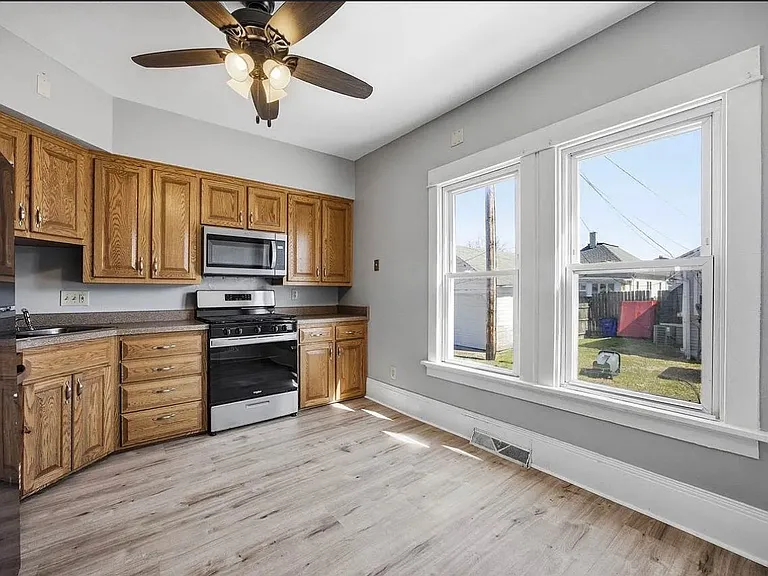 818 10th Ave SW — Photo 12