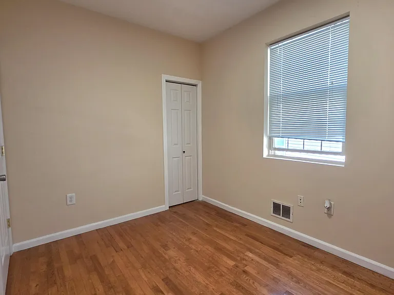 249 Winfield Ave #1 — Photo 9
