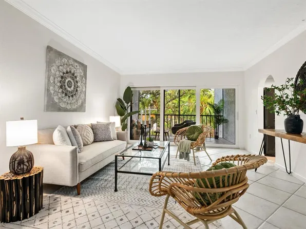 2748 Orchid Oaks Dr #202, Sarasota, FL 34239