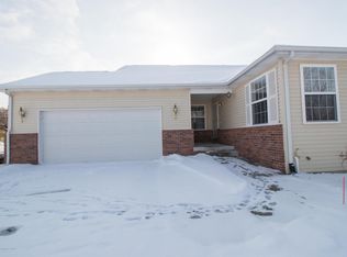 279 Barrington Cir, Lansing, MI 48917