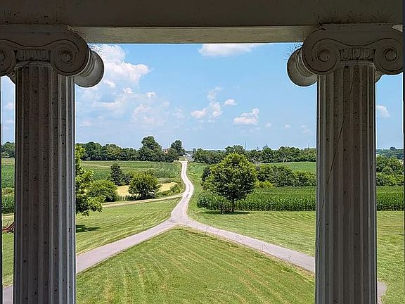 3rd image of 4392 Lexington Rd