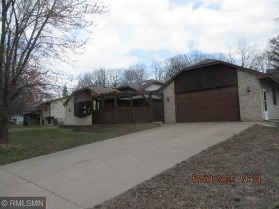 8883 Autumn Oaks Dr, Rockford, MN, 55373