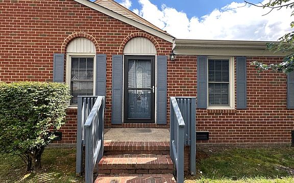 2nd image of 701 Kennesaw Ct