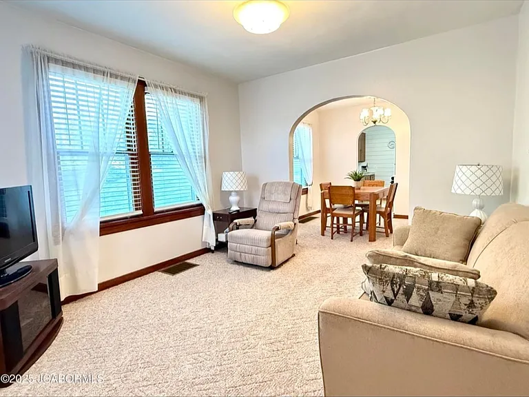815 Adams St — Photo 3