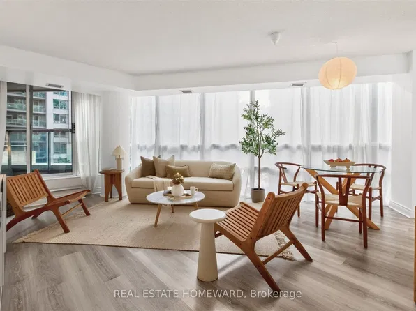 30 Grand Trunk Cres #311, Toronto, ON M5J 3A4