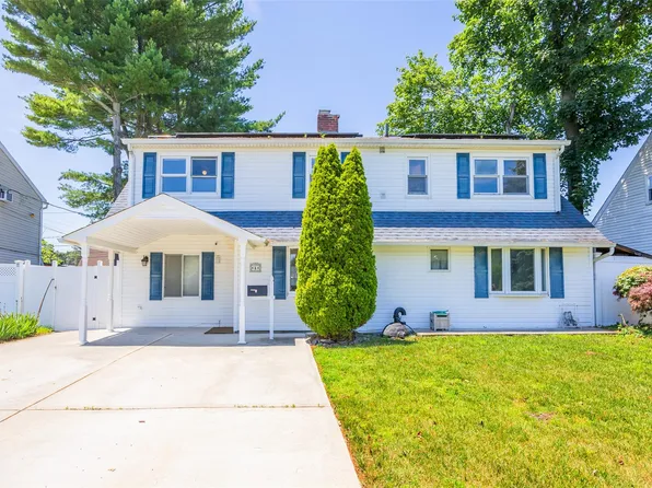 4 Wagon Lane, Levittown, NY 11756