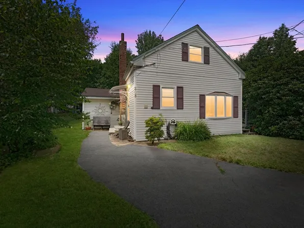 203 Hartford Ave W, Uxbridge, MA 01569