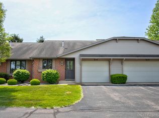 214 Parkside Dr, Zeeland, MI 49464