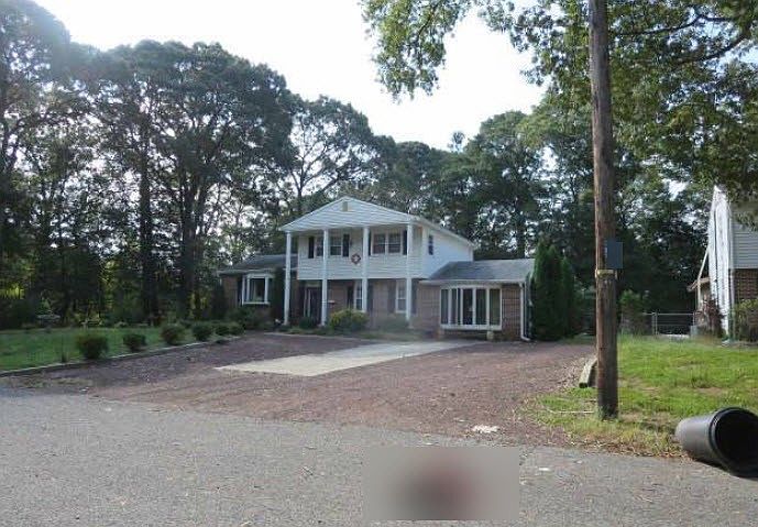 2nd image of 107 E Pacific Ave