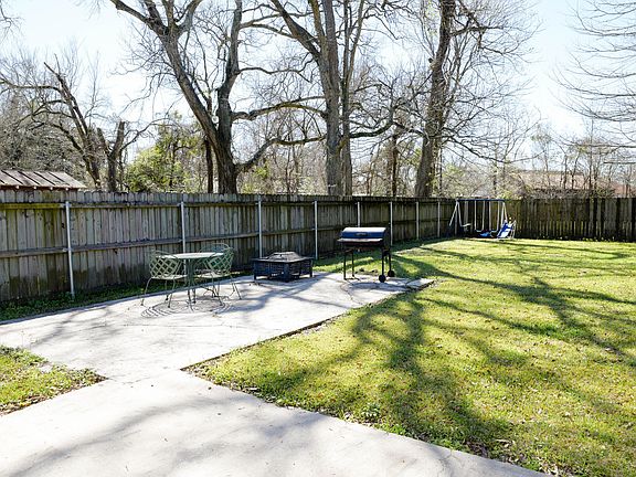 3rd image of 202 S Landry Dr