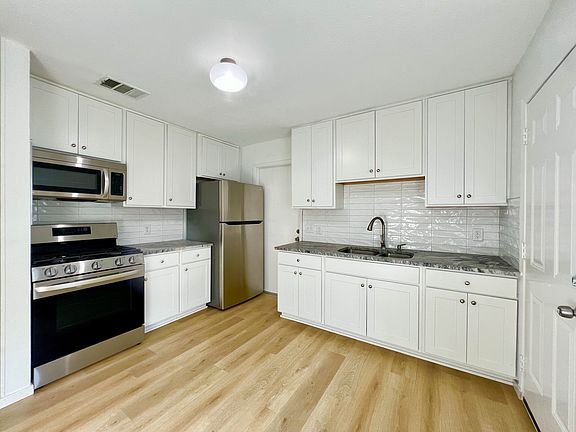 Eat in kitchen