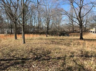 Robert St, Clarksville, TN 37040