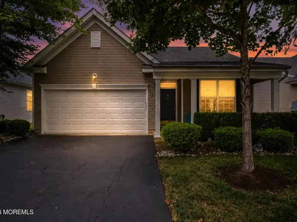 17 Silver Charm Road, Manalapan, NJ 07726