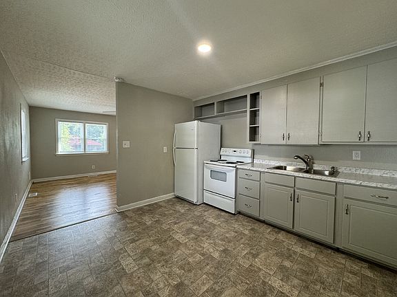 5th image of 405 Laura Ct