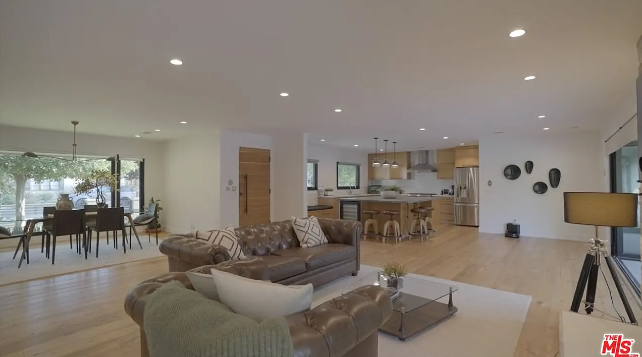 4 bed, 4.0 bath, 2580 sqft, $12,500 — Photo 4