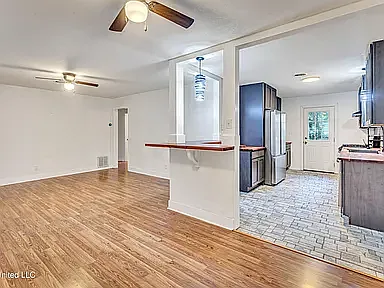 126 Lafayette Cir — Photo 4
