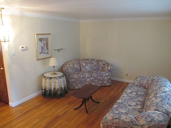 2nd image of 901 Vista Glen Dr